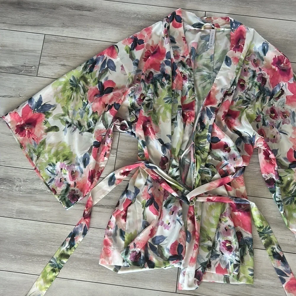 Cacique size 18/20 floral satin kimono robe